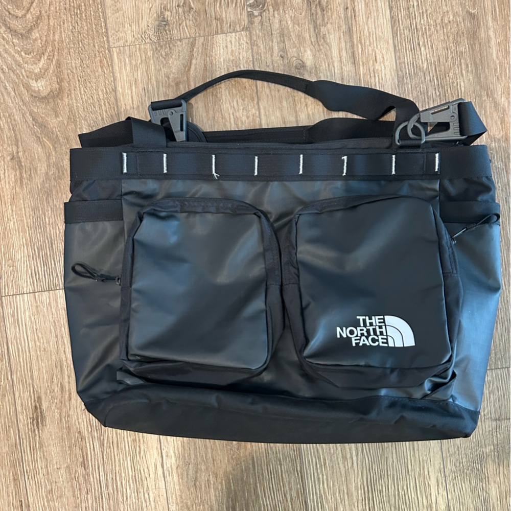 The North Face Basecamp Voyager Tote